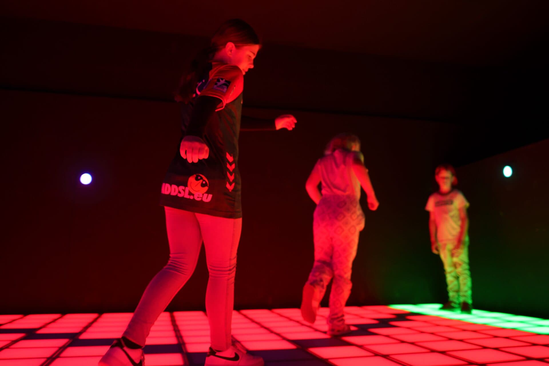 Multiplayer Spielspaß auf dem Pixel Games Leuchtboden