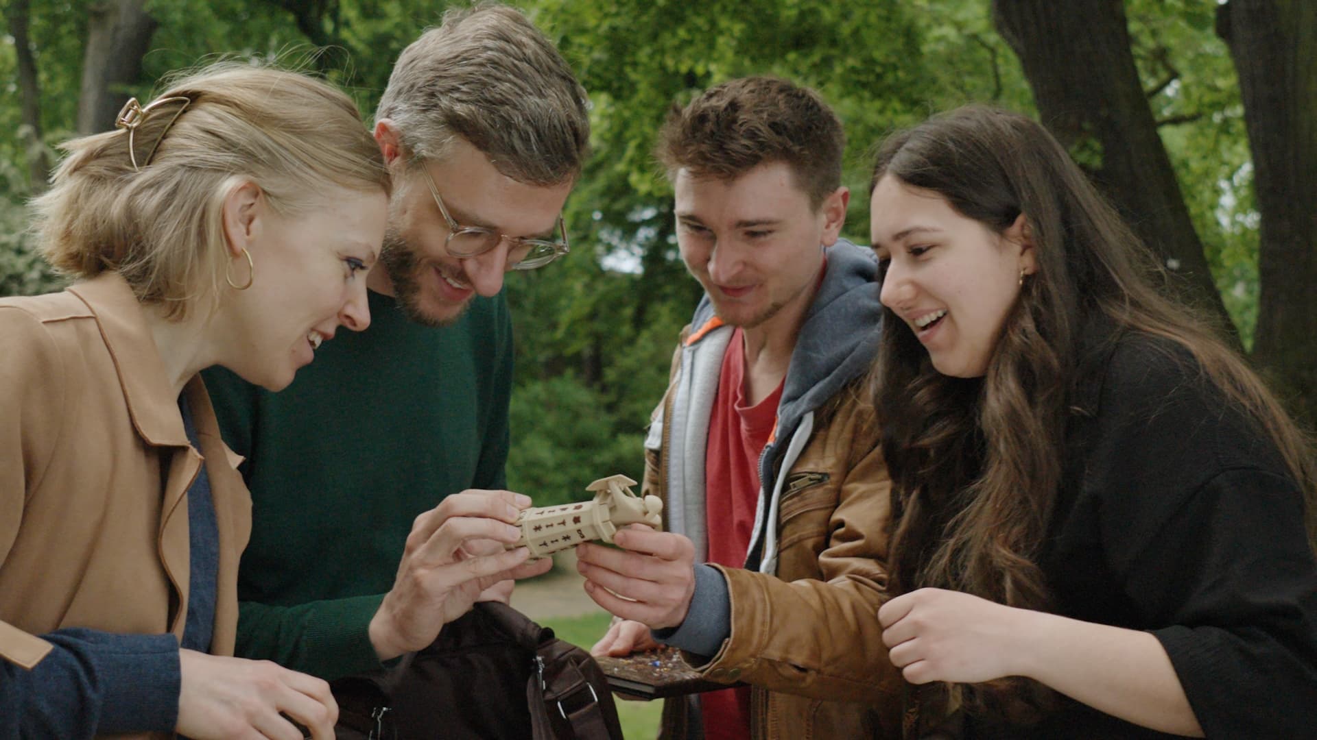 Gruppe mit magischer Schachfigur – Auroras Zauberwürfel Bautzen
