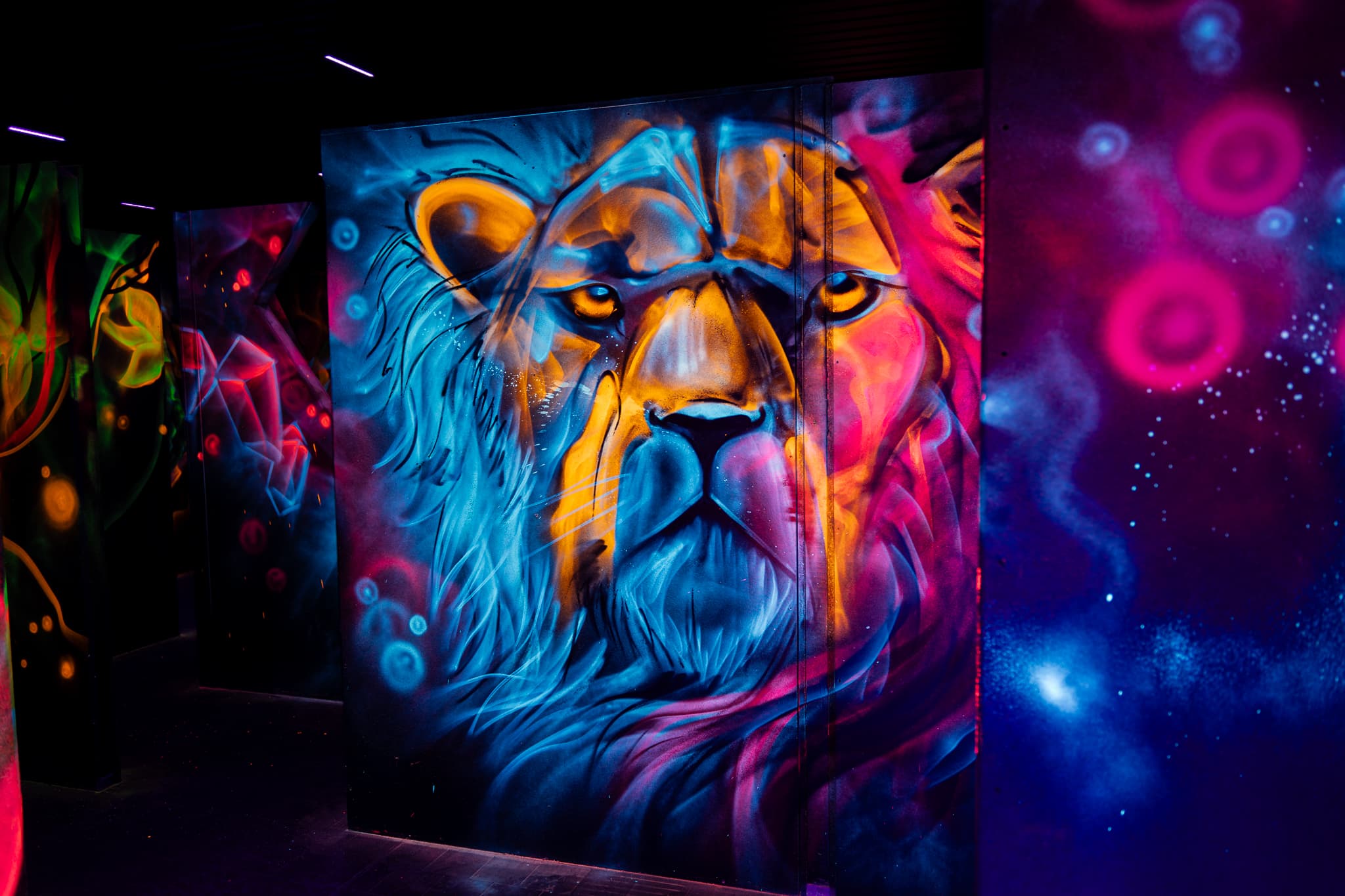 Moderne Lasertag-Ausrüstung und Laserwaffen im Laserland